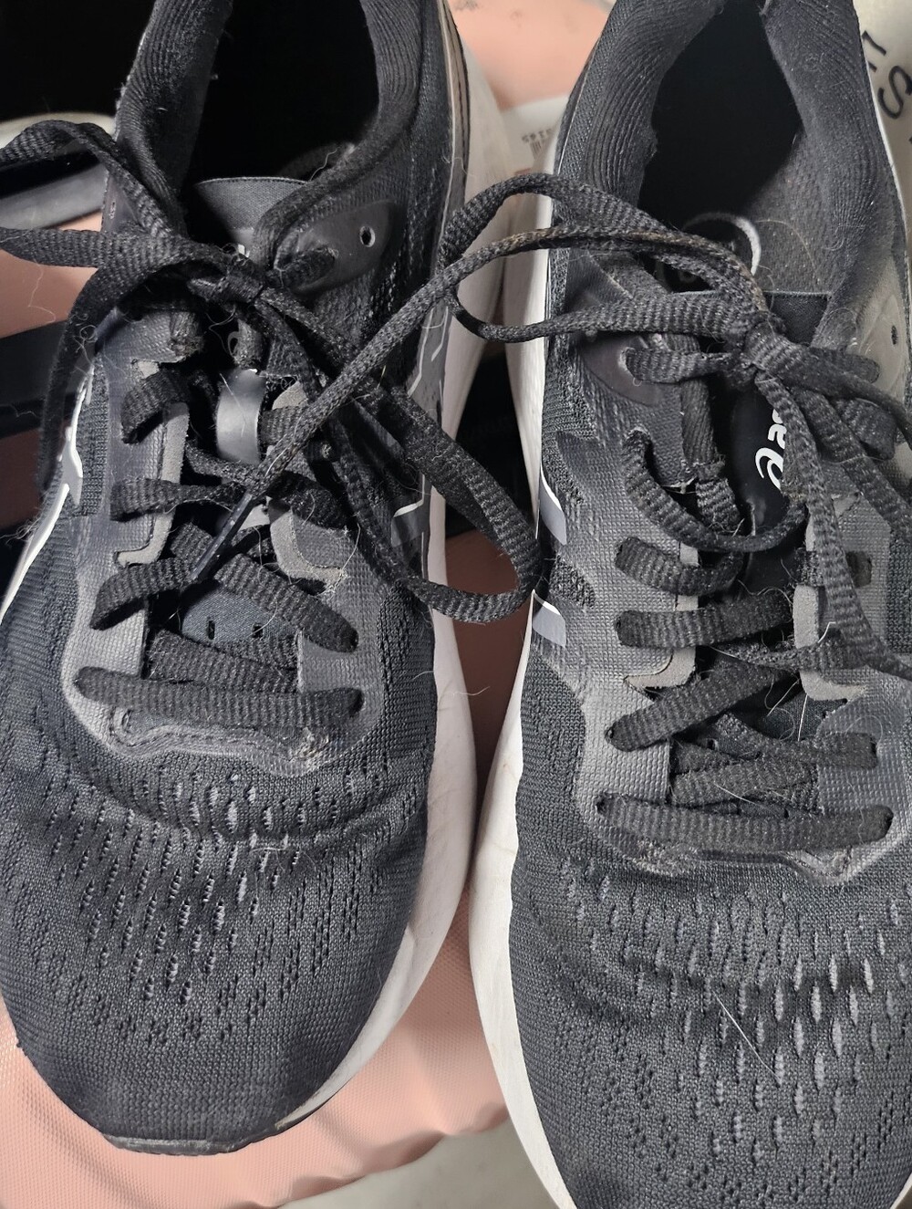 ASICS GT-2000 12 Women's running shoe size 7.5